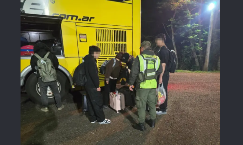 Gendarmería expulsó por Paso de los Libres a cinco ciudadanos chinos con irregularidades migratorias